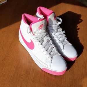 Nike Women's Athletic Shoes - White and Pink